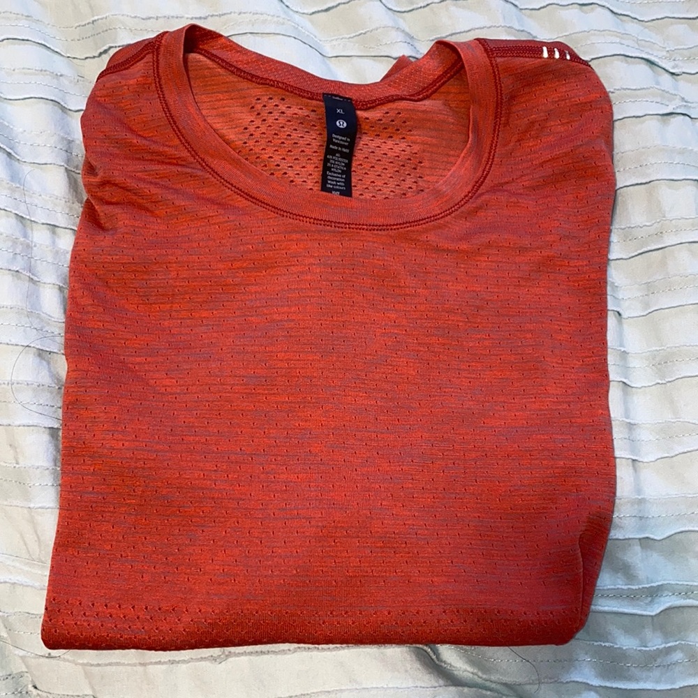 Lululemon men’s Metal Vent Breathe Shirt